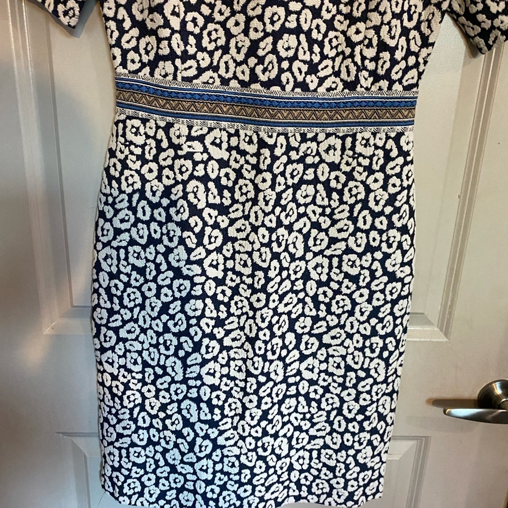 J. McLaughlin Kyrie navy blue geo cheetah print knee-length dress size 6 - Picture 4 of 5